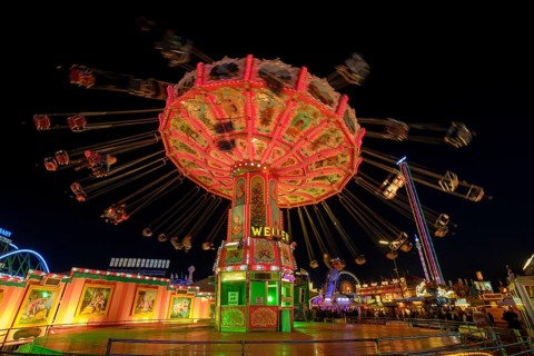 Wave flying carousel