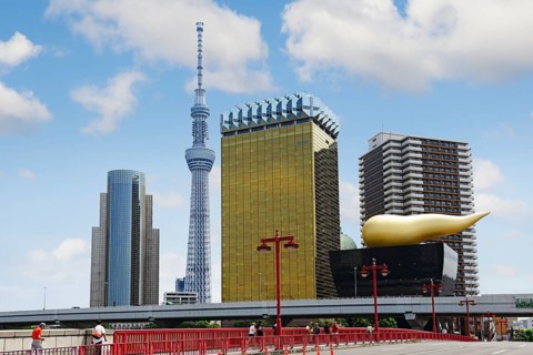 Skytree and the headquarters of the brewery Asahi with Asashi-Flame