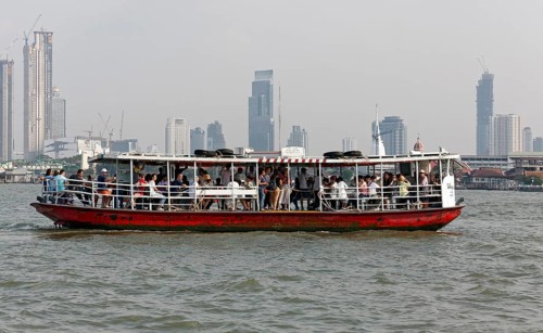 Passenger ferry crosses the river Mae Nam Chao Phraya