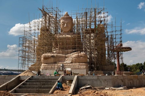 New construction of Buddha statues
