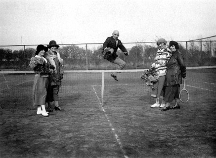 Bragger on the tennis court