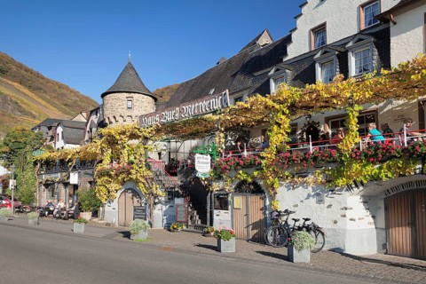 Cafe Restaurant Haus Burg Metternich in autumn