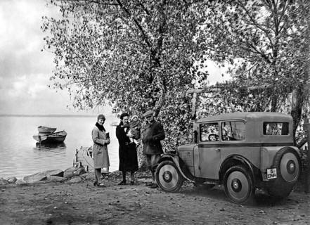 Family trip by car to the lake
