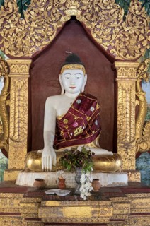 Buddha at Shwezigon Pagoda