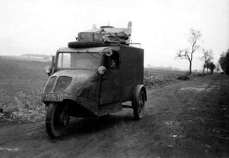 Car with three wheels