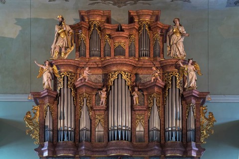 Organ with baroque organ case from 1740