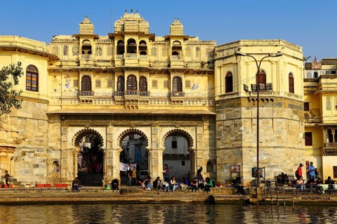 Gate Gangaur-Ghat at Lake Pichola