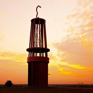 Artwork Geleucht at sunset