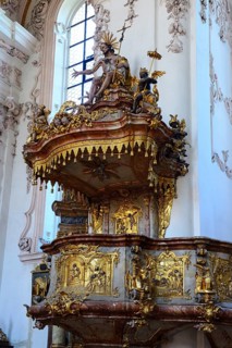 Prayer pulpit