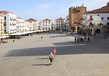 Torre de Bujaco tower in Plaza Mayor