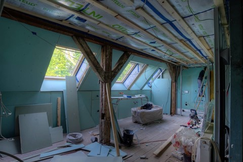 Extension of an attic apartment in an old house