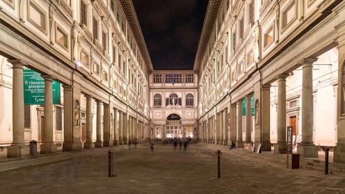 Uffizi Gallery at night