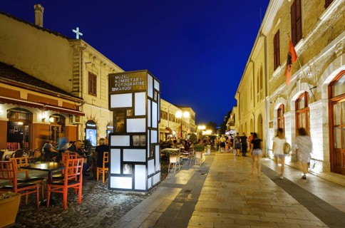 Pedestrian zone with column of the Marubi Museum