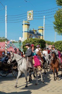 Horsemen on horses in front of Casetas