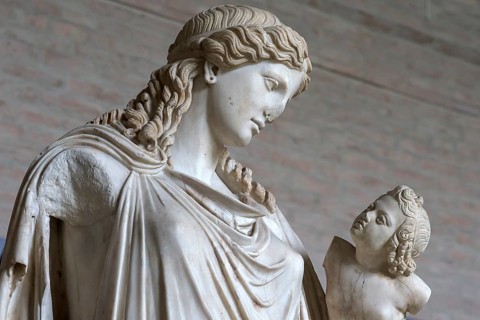 Statue of the peace goddess Eirene