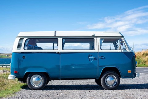 Blue VW-Bus