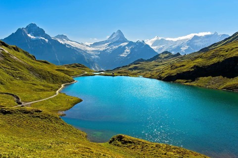 Bachalpsee and the peaks Schreckhorn and Finsteraarhorn