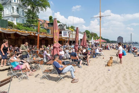 Many people in the restaurant on Elbe beach