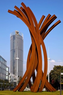 Sculpture Arc 89 in front of the Post Tower