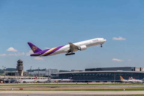 Airline Thai Airways' Boeing 777-300 launches at Zurich Airport