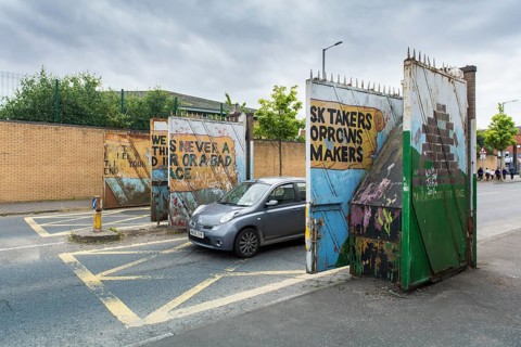 Gate passage and checkpoint between Catholic and Protestant districts