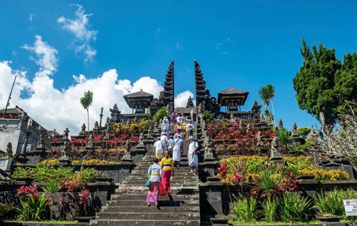 Devout Balinese descend stairs