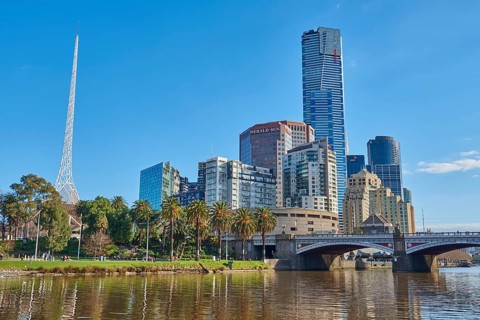 Skyscrapper at the Yarra river