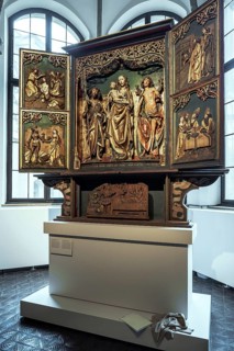 Altarpiece with wing reliefs