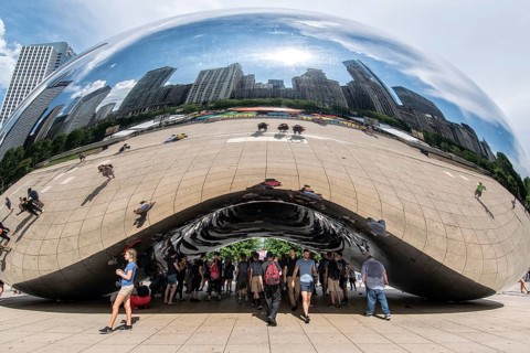 Mirroring sculpture Cloud Gate
