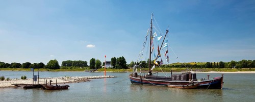 Hasselter Aak landmark anchoring in the Rhine