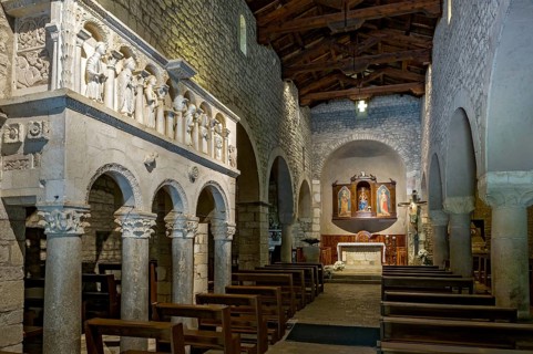 Pulpit and altar in the central nave of the pilgrimage church