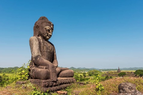 Buddha Statue at Peisi Taung