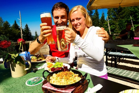 Hiker couple enjoying a snack on the Hindenburghutte