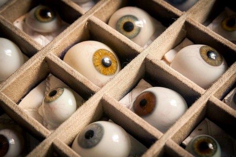 Artificial glass eyes in a box
