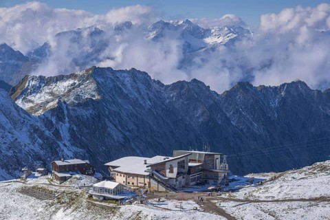 Edmund-Probst-Haus and station Hofatsblick