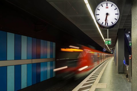 Train coming in at the platform