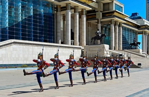 Honorary Guard of the Mongolian Armed Forces in front of the Parliament building on Sukhbaatar Square