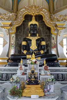 Black Buddha in Maha Rattana Chedi of Wat Thung Setthi