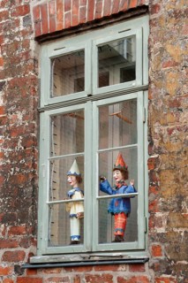 Punchers in the window of the Theatre Figure Museum