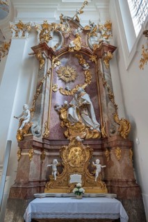 Side altar