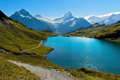 Bachalpsee and the peaks Schreckhorn and Finsteraarhorn