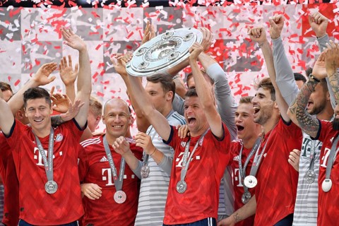 Cheering Thomas Muller FC Bayern Munich after handing over the championship cup