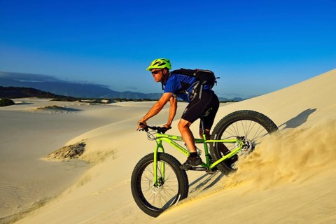 Mountainbiker on fatbike