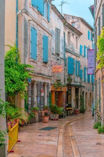 Alley in the center
