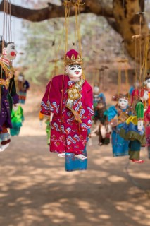 Marionetts as souvenir at Htilominlo temple