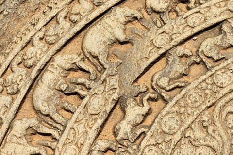 Moonstone with elephant motifs in front of the round reliquary house Vatadage