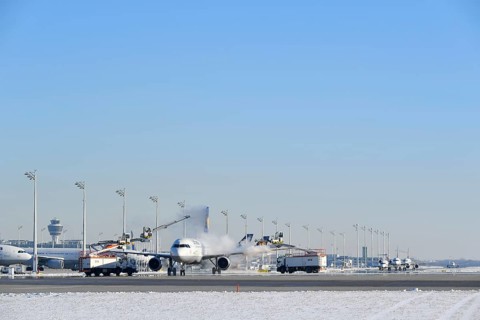 Aircraft de-icing