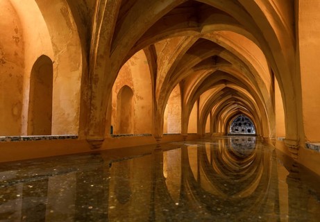 Bath in the vaulted cellar