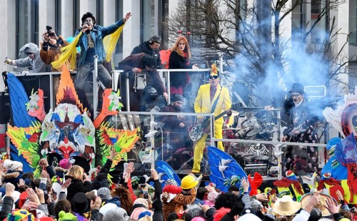 Surprise car with the Dusseldorf band Die Toten Hosen on the Rosenmontagszug