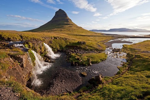 Kirkjufellsfoss Waterfall and Mount Kirkjufell